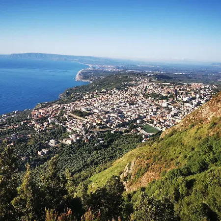 La Terrazza Di Rovaglioso Apartment *